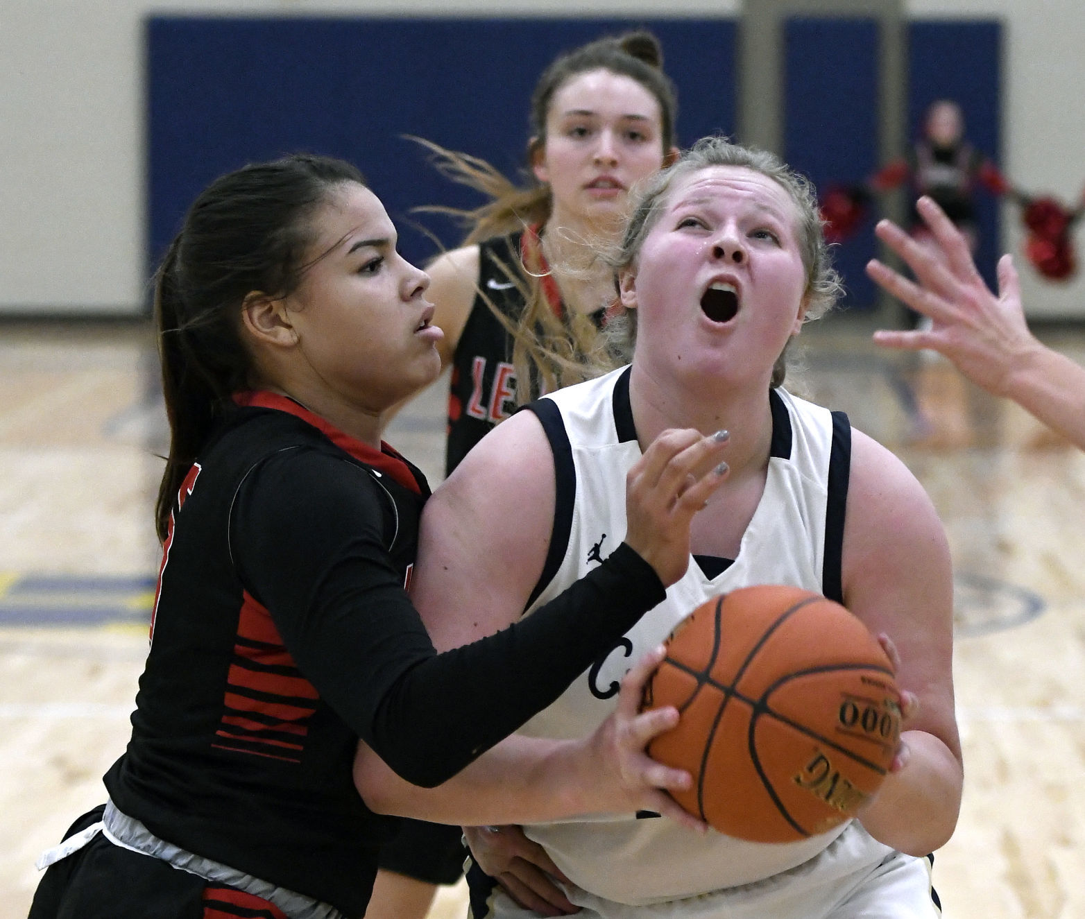 Heelan hosts Le Mars girls basketball